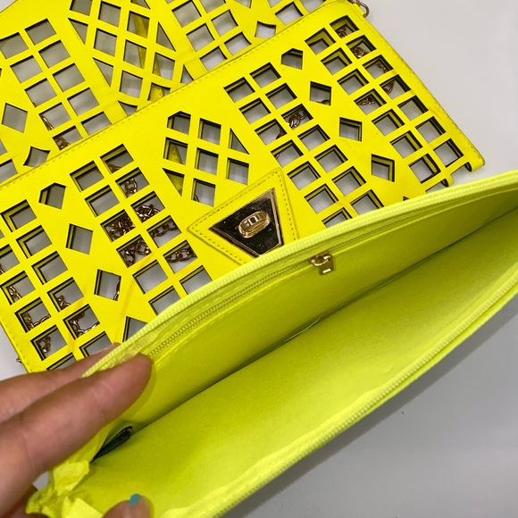 Bright yellow crossbody bag - Picture 4 of 4